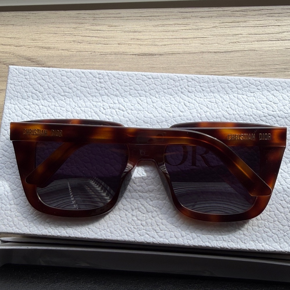 Dior Tortoise Shell Sunglasses - Picture 4 of 8